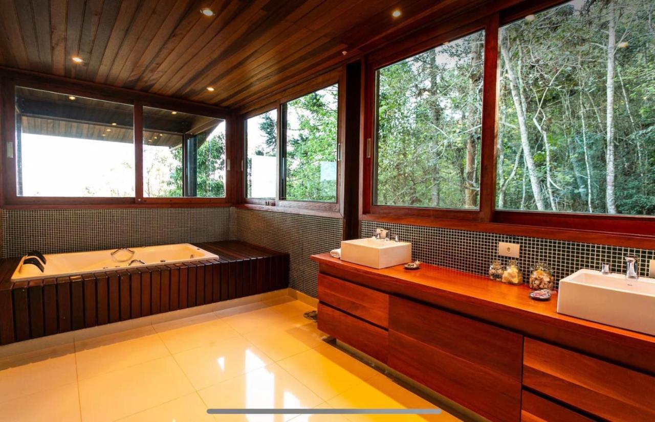 הוילה Campos do Jordão Casa De Vidro Com Vista Mantiqueira - Com Cafe E Staff מראה חיצוני תמונה